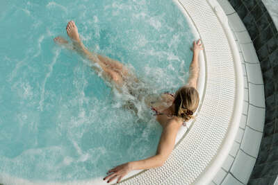 Jacuzzi in der Lagune von Tignes